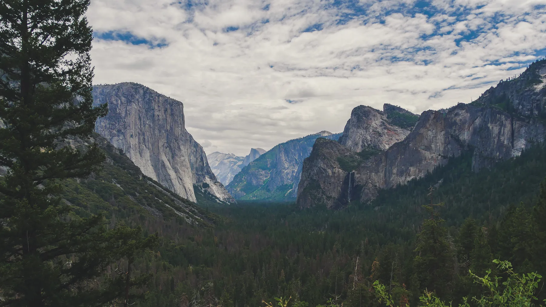 Photographie par Tom Darondovas, Tunnel View